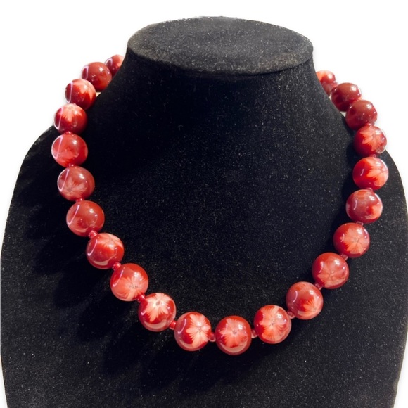 Vintage moonglow beaded necklace with flower center and sparkle in each bead - Picture 15 of 15